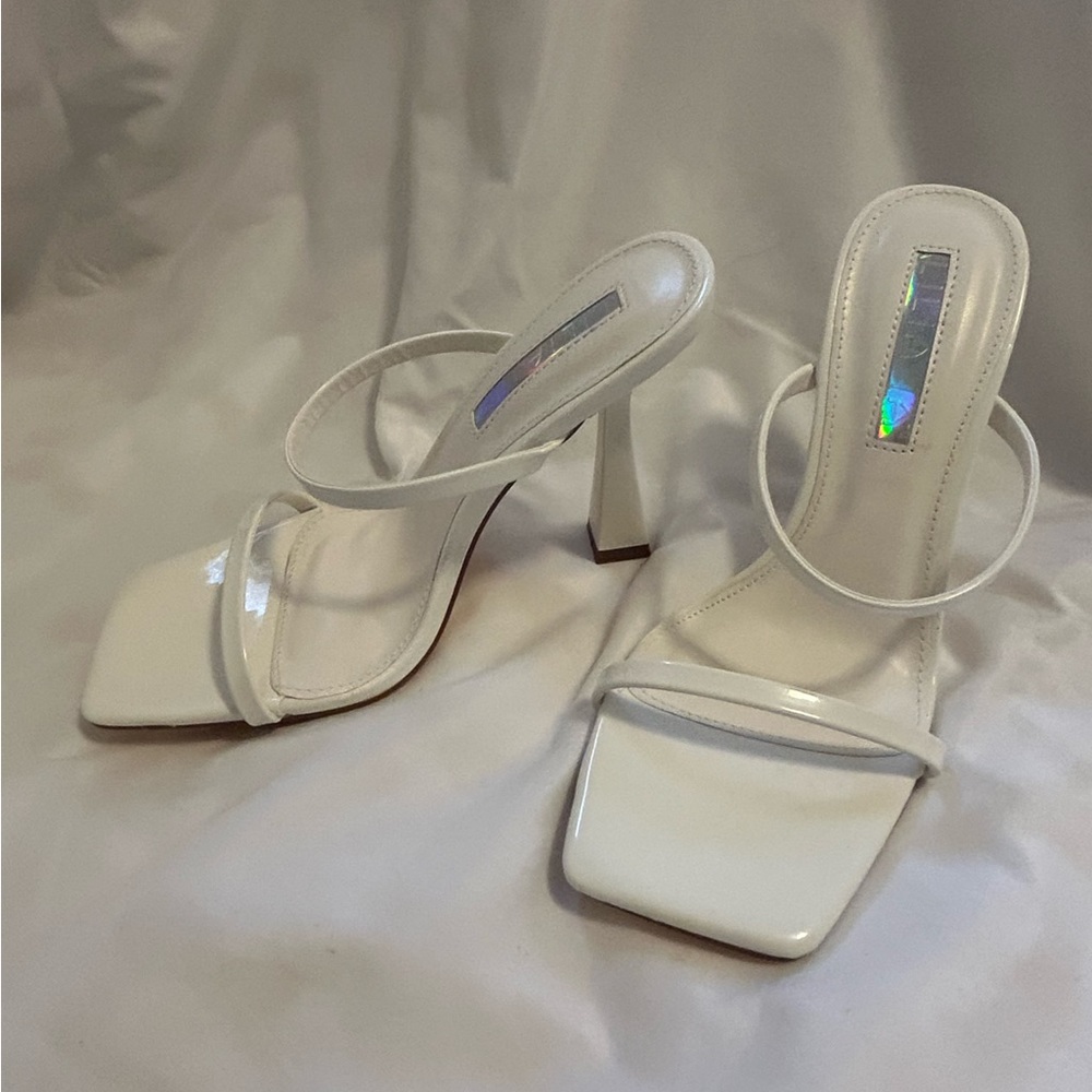 White sandals size 7 never worn